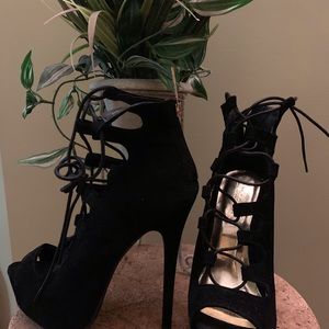 Beautiful sharp black heel